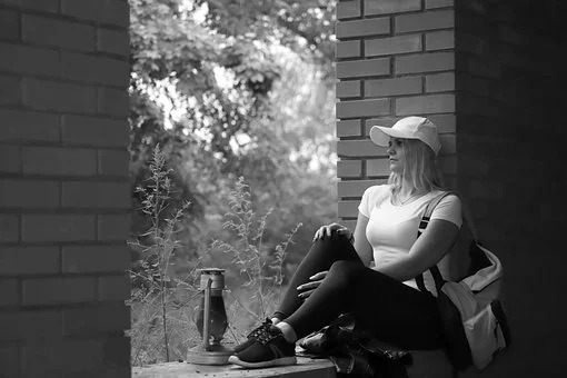 biela dámska šiltovka